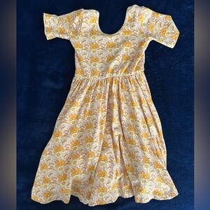 Alice + Ames yellow swing dress with floral design short sleeves. Size 6.